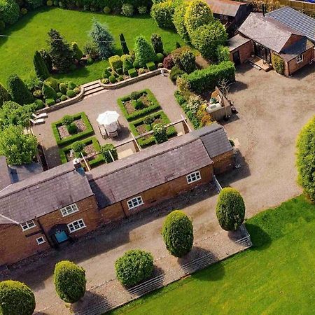 Luxury Barn With Hot Tub, Spa Treatments, Private Dining Little Budworth 외부 사진