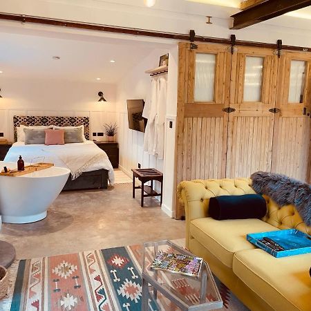 Luxury Barn With Hot Tub, Spa Treatments, Private Dining Little Budworth 외부 사진