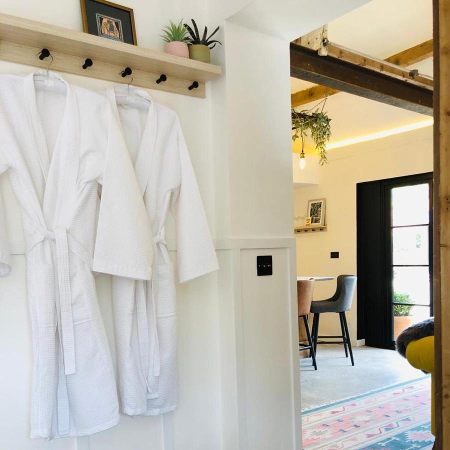 Luxury Barn With Hot Tub, Spa Treatments, Private Dining Little Budworth 외부 사진