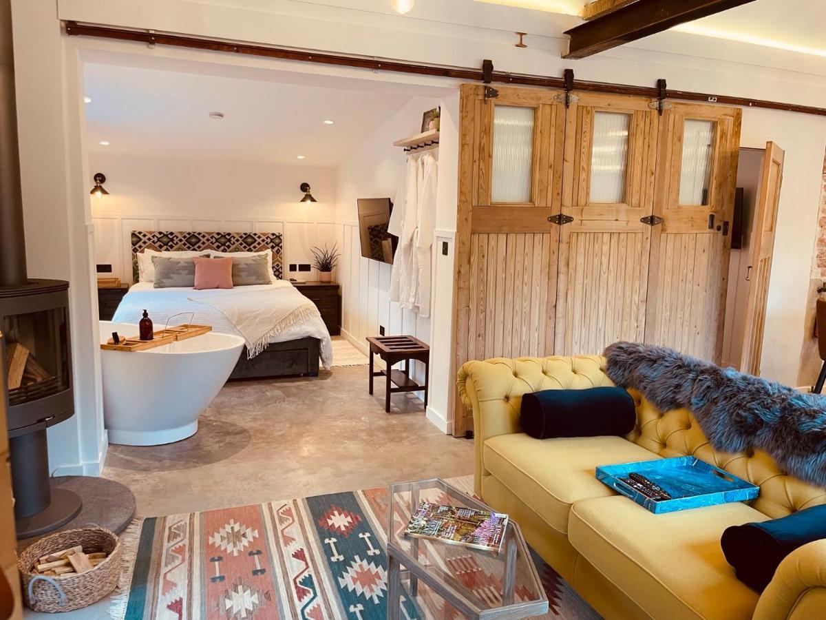 Luxury Barn With Hot Tub, Spa Treatments, Private Dining Little Budworth 외부 사진