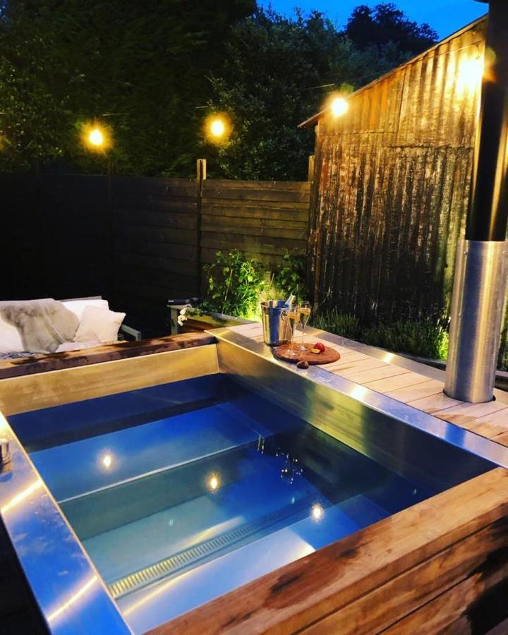 Luxury Barn With Hot Tub, Spa Treatments, Private Dining Little Budworth 외부 사진
